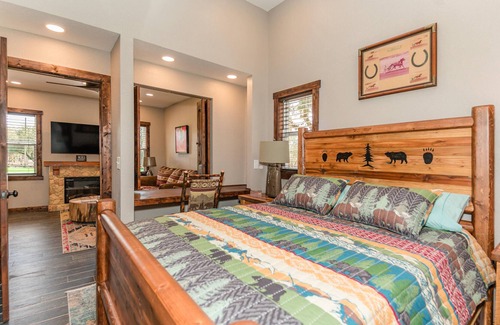 Bronson Cottage | 35 minutes from both Gainesville and Ocala, 20 minutes from HITS