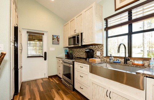 Bronson Cottage | 35 minutes from both Gainesville and Ocala, 20 minutes from HITS