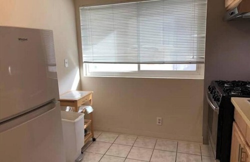 Downtown North Apartment | 357#D downtwn/Stanford 1bedroom/carport hardwd,A/C