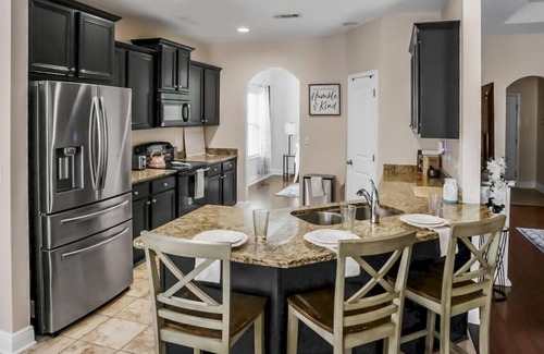 Crestview House | 3575 Autumn Woods Dr.