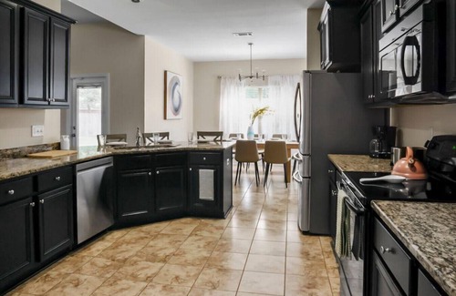 Crestview House | 3575 Autumn Woods Dr.