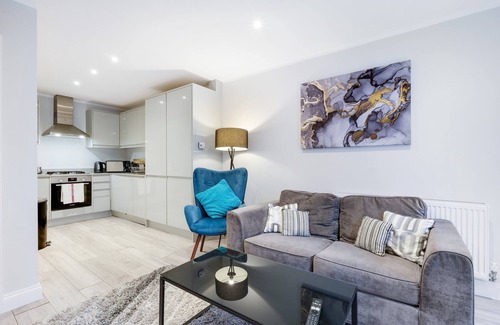 High Wycombe Apartment | 360 HP12 W Wycombe 247-6 - 2 Bedroom Penthouse with parking High Wycombe Apt. 06