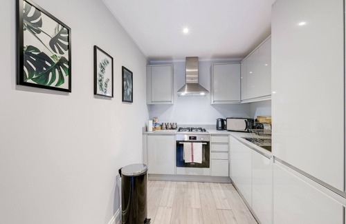 High Wycombe Apartment | 360 HP12 W Wycombe 247-6 - 2 Bedroom Penthouse with parking High Wycombe Apt. 06