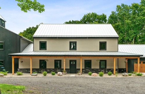 Niles House | 38-Acres of Luxury by Notre Dame, 9BR, Indoor Pool