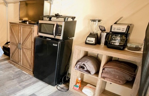 Prairie Lea Cabin | #38 Son's River Ranch - Glamping Cabin w/2 Queen Beds