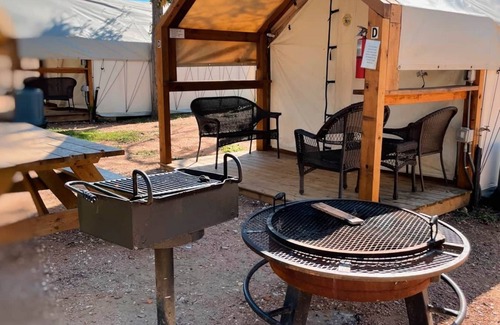 Prairie Lea Cabin | #38 Son's River Ranch - Glamping Cabin w/2 Queen Beds