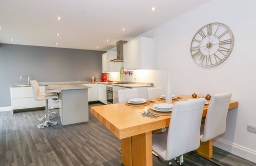 Walton on the Naze Cottage | 38 THE PARADE, country holiday cottage in Walton-On-The-Naze
