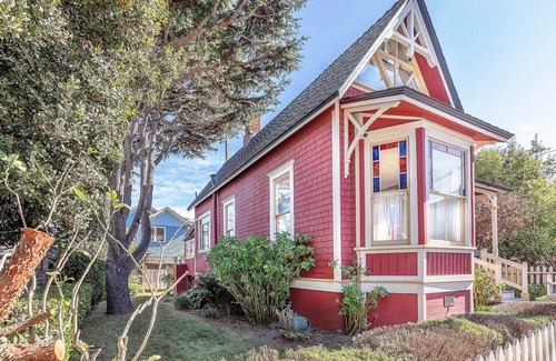 Pacific Grove House | 3812 Little House - Historic Home, Walk to the Bay