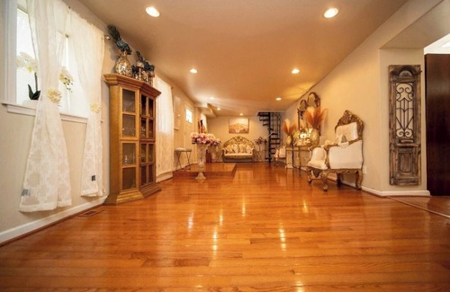 Roxborough House | 389F Classical 1BR Room
