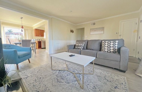 Hayward House | 3B2B Urban Style SFH *Parking*W/D*Central location