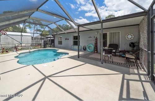 Sharpes House | 3bd 2 b. Heated pool 20 min from ocean and 45 from Walt Disney