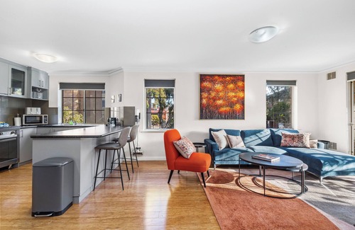 East Perth Apartment | 3BDR + Sauna + Pool + Parking