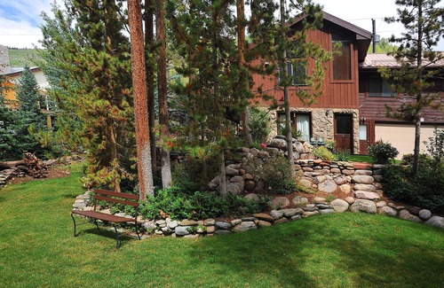 Vail House | 3bdrm/2bath Sleeps 6 Vacation in the Mountains! Private Hot Tub