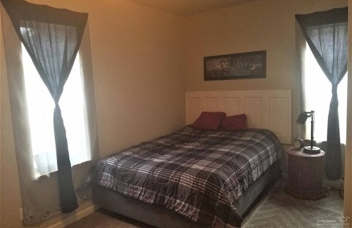 Pendleton House | 3bed 1bath with views of the city overlooking the event fairgrounds.