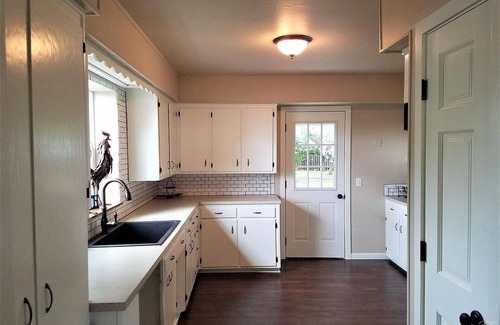 Pendleton House | 3bed 1bath with views of the city overlooking the event fairgrounds.