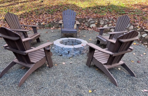Wilmington Ski Chalet | 3bed, 2bath @ Chimney Hill w Hot Tub & EV Charger 10 mins to Mt Snow Ski Resort