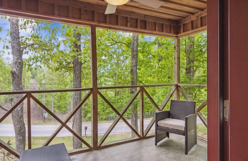 Sloans Valley Cabin | 3bed/3bath, 3 POOLS, boat ramp 1 mile away, BOAT storage