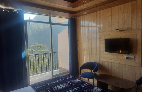 Taradevi Bed & Breakfast | 3BHK Premium Apartment with parking in Shimla - Aagaman Woods
