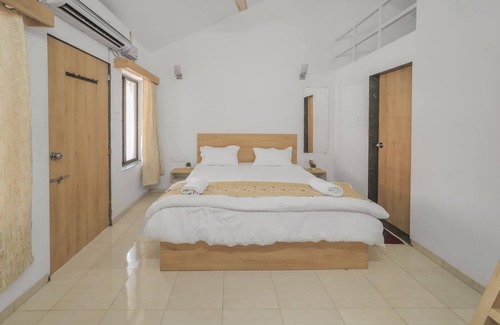 Talegaon Dabhade Hotel | 3BHK w/Pool - Dream Habitat by Universe Villas