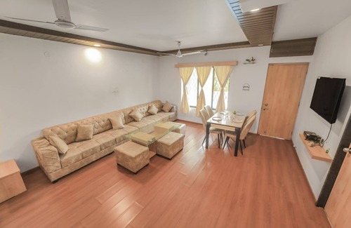 Talegaon Dabhade Hotel | 3BHK w/Pool - Dream Habitat by Universe Villas