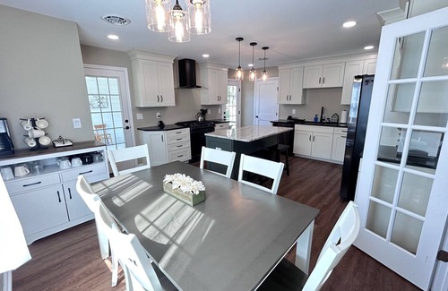 Schenectady House | 3Br, 1.5Ba Full Kitchen Central AC, Heat BBQ Firepit Spacious Equiped Generator+