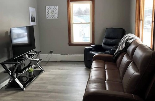 Zanesville House | 3BR/1BA North End - Walk to the Hospital!