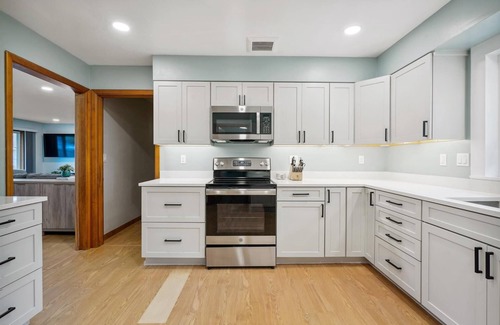 Seaside House | 3BR/2BA 1.5 Blocks from Beach Fenced Yard