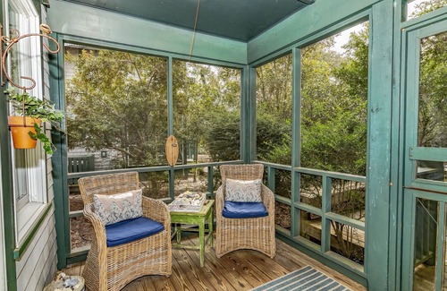 South Beach House | 3BR/3.5 BA home with private crofter. Nature views and access to Shoals Club!