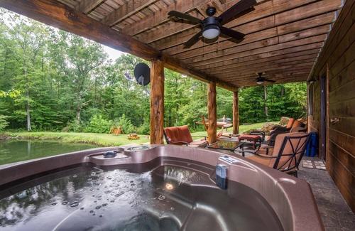 Gnaw Bone Cabin | 3BR, 3.5BA log cabin