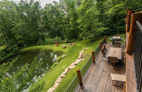 Gnaw Bone Cabin | 3BR, 3.5BA log cabin