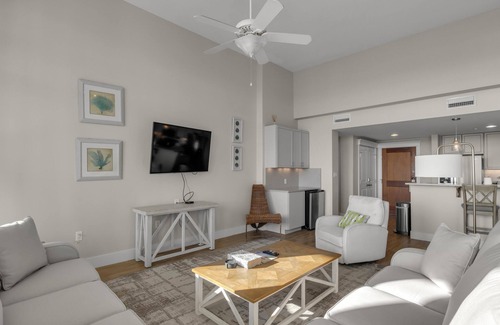 Baytowne Wharf Condo | 3BR/3BA Lasata ~ Top Floor ~ Golf Cart ~ Near Baytowne!