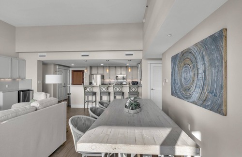 Baytowne Wharf Condo | 3BR/3BA Lasata ~ Top Floor ~ Golf Cart ~ Near Baytowne!