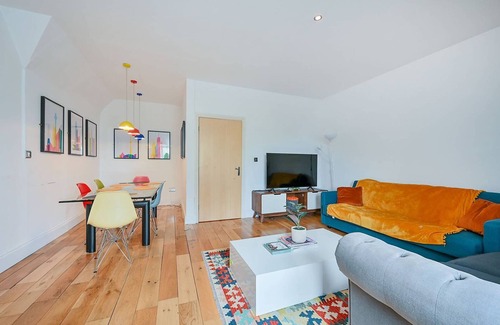 Syon Apartment | 3BR Brentford Apt Overlooking Syon Park | Heathrow 20Min