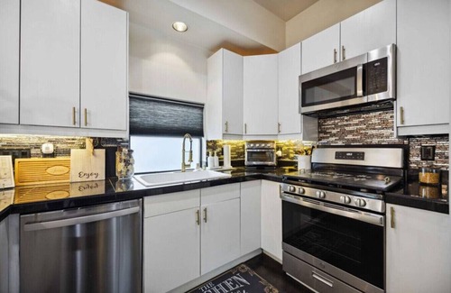 Willow Meadows/Willowbend Area House | 3BR Cheerful Home Long Term