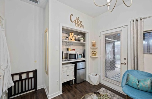 Willow Meadows/Willowbend Area House | 3BR Cheerful Home Long Term