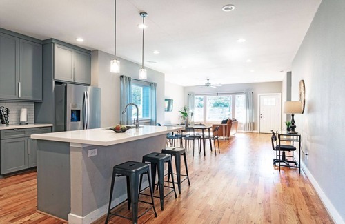 Lawndale/ Wayside House | 3BR Comfy Bungalow 1747! Medical Center, Stadiums! ⭐️⭐️⭐️⭐️⭐️