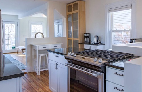 Munjoy Hill Cottage | 3BR Cottage Parking A Peaceful Oasis on Munjoy Hill