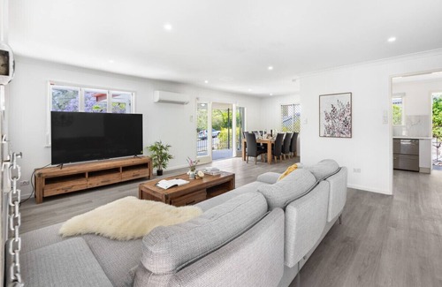 Indooroopilly House | 3BR Cozy house 4mins to mall