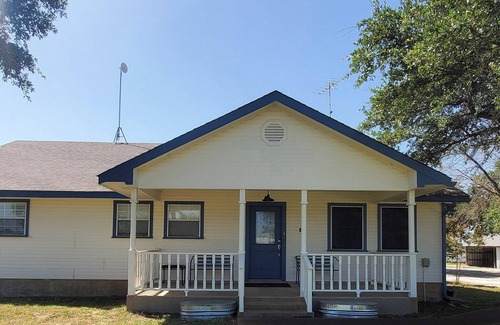 Morgan House | 3BR home@Lake Whitney, 2 mins to boat ramps and parks