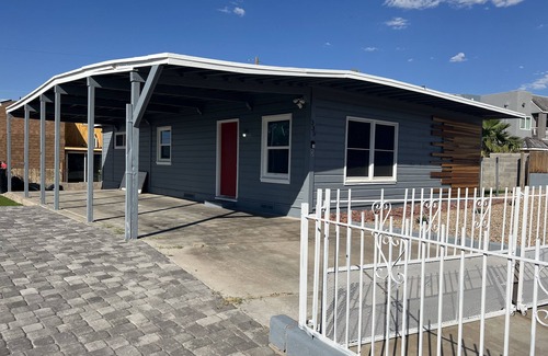 Townsite House | 3BR house with yard near Water St