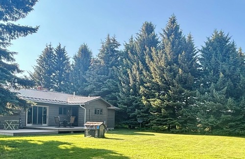 Roberts House | 3BR Riverfront Retreat on 16 Acres Minutes from Red Lodge