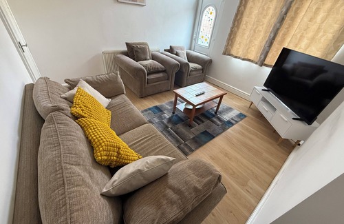 Leeds House | 3BR-Sleep 10– Near Stadium,Centre & M-Links - Contractors/Corporate & Families