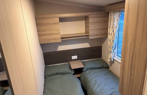 Skegness Cabin | 3BR-Sleeps6-Parking-Pool-NearBeach&Skegness