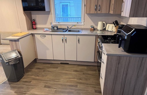 Skegness Cabin | 3BR-Sleeps6-Parking-Pool-NearBeach&Skegness