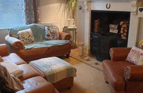 Kidwelly House | 3br-sleeps6-petsok-off Road Parking-garden