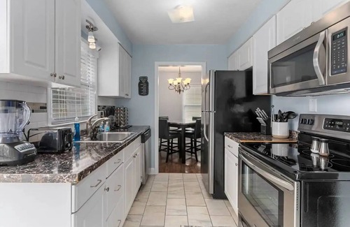 Shawnee House | 3BR, Spacious home w/fire pit