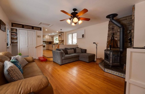 Highland Falls House | 3BR West Point Retreat-3min to Back Gate+ King Bed