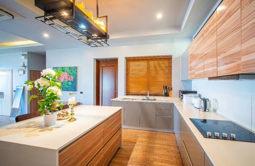 Chalong Villa | ✨️3BR3B Seaview!Infinity pool!Chef Kitchn! Maid!Concierge! 3 avail for groups!