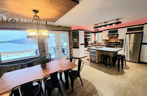 Hebertville Ski Chalet | 3CH - Lakeside + Spa + Fireplace + AC + Billiards + BBQ and more WoW!