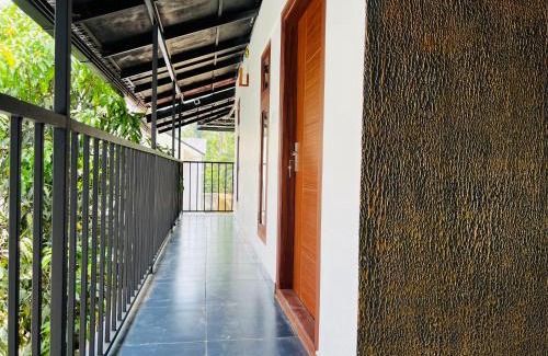 Vayittiri House | 3Empire Room with Common Pool